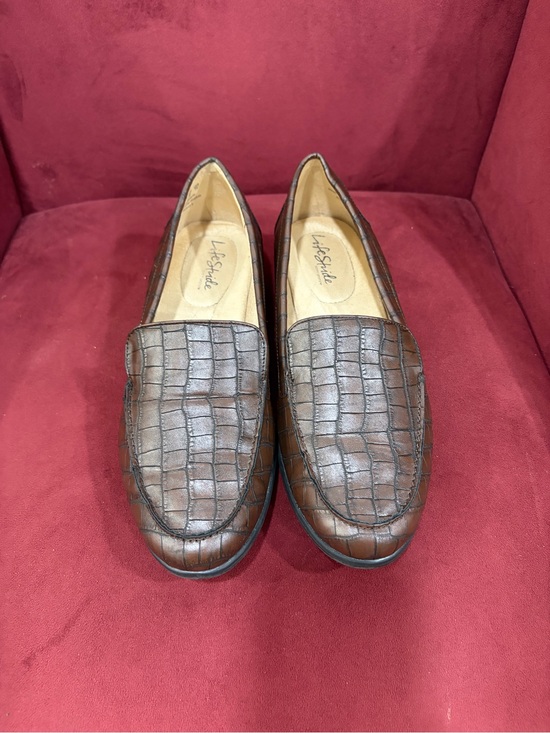 Life Stride Shoes - Life Stride Women's Brown Croc-Embossed Slip-On Loafers